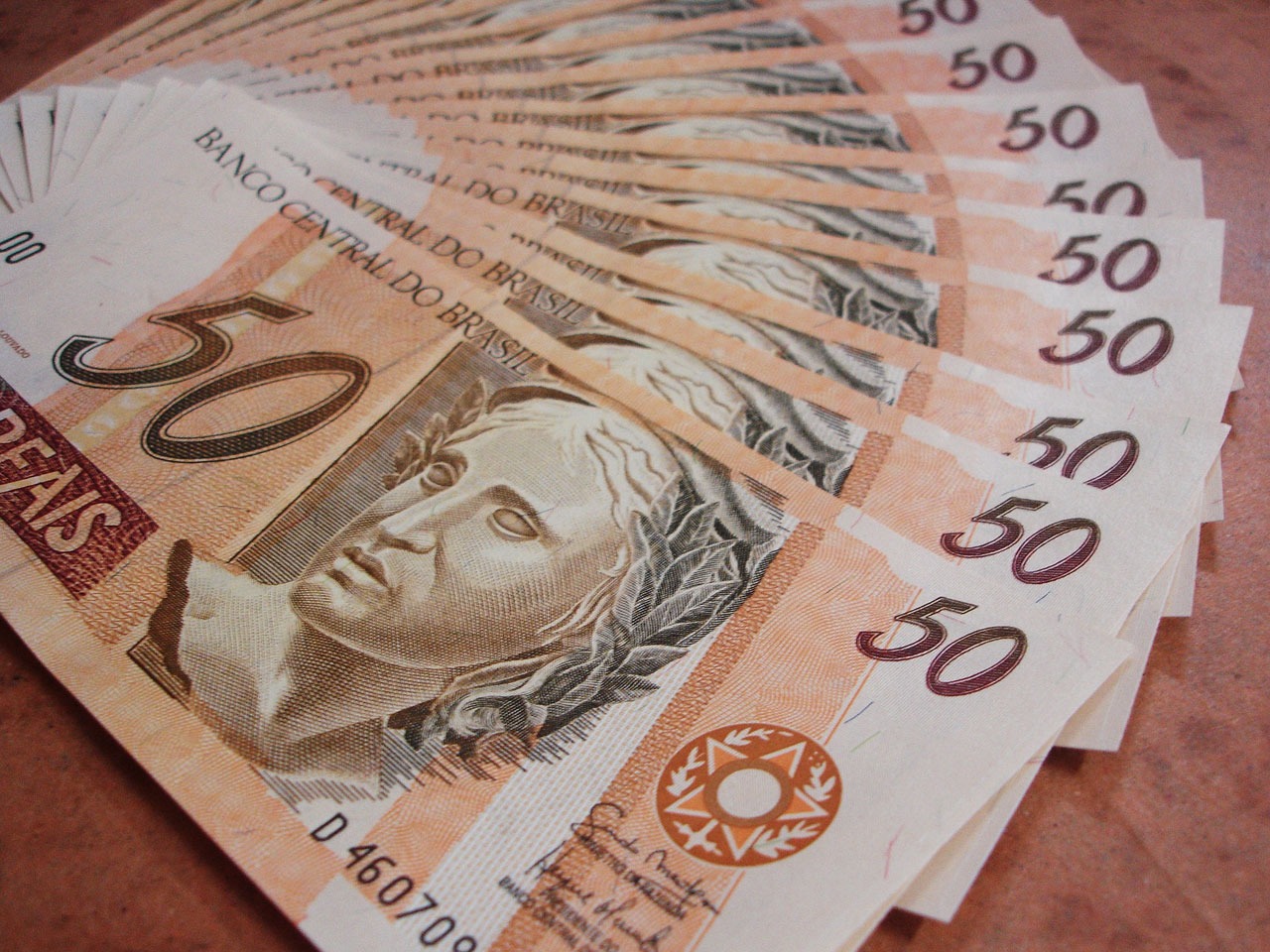 Usuários enfrentam fila de cerca de duas horas para saque de ‘dinheiro esquecido’ em bancos