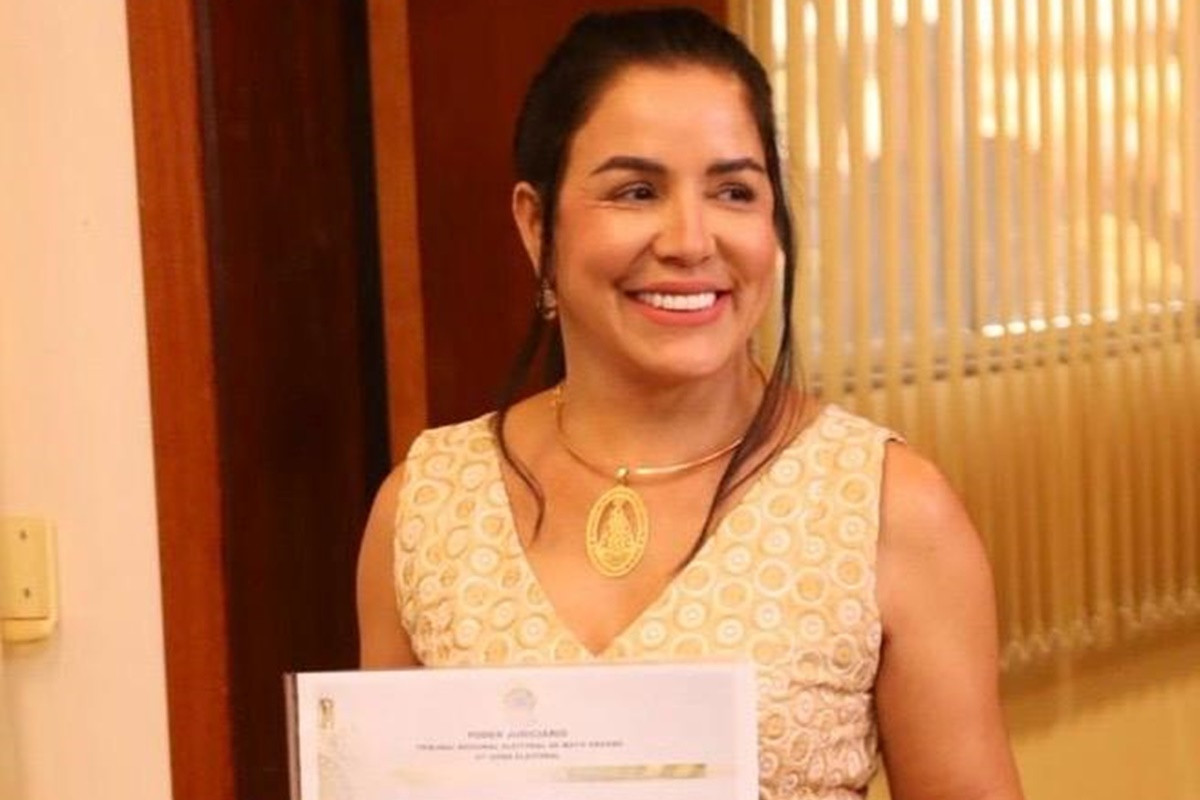 Com flagrante de dinheiro vivo e santinhos, vice-prefeita de Jauru vira ré por compra de votos