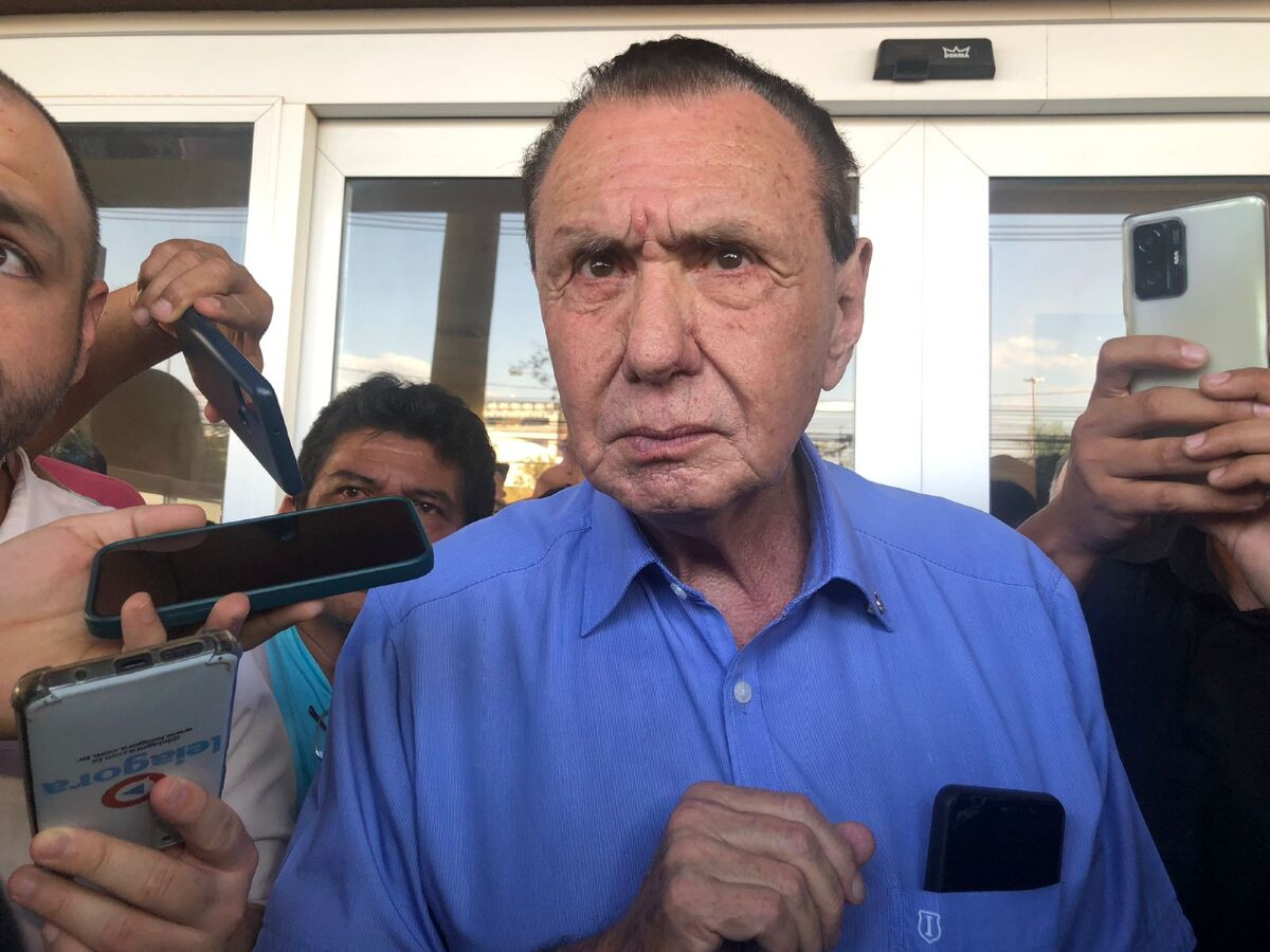 Carlos Bezerra reage ao tratamento e deixa UTI após quadro de pneumonia