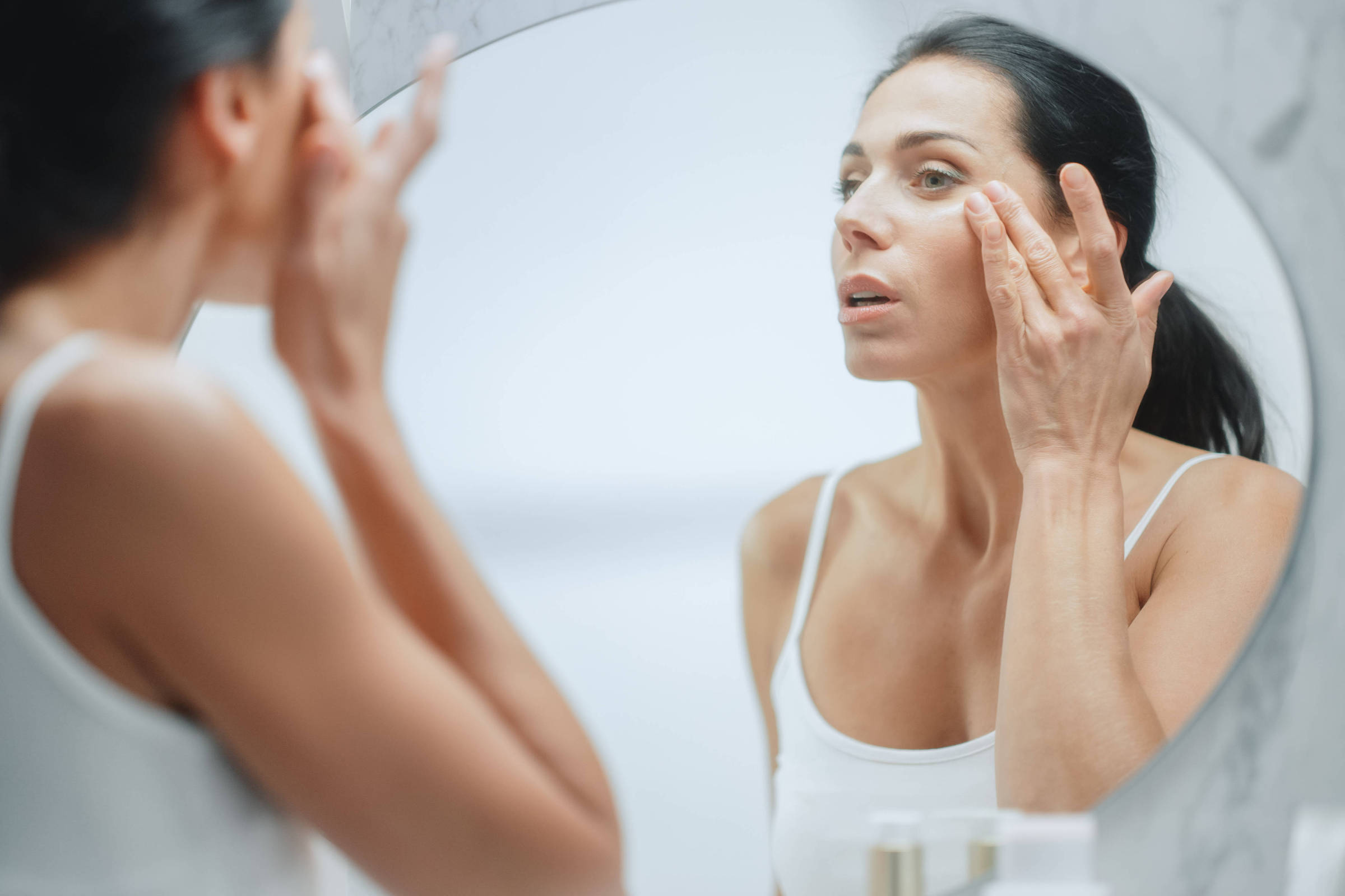 Cosméticos para pele na menopausa apostam em colágeno e hidratação da pele; veja como agem