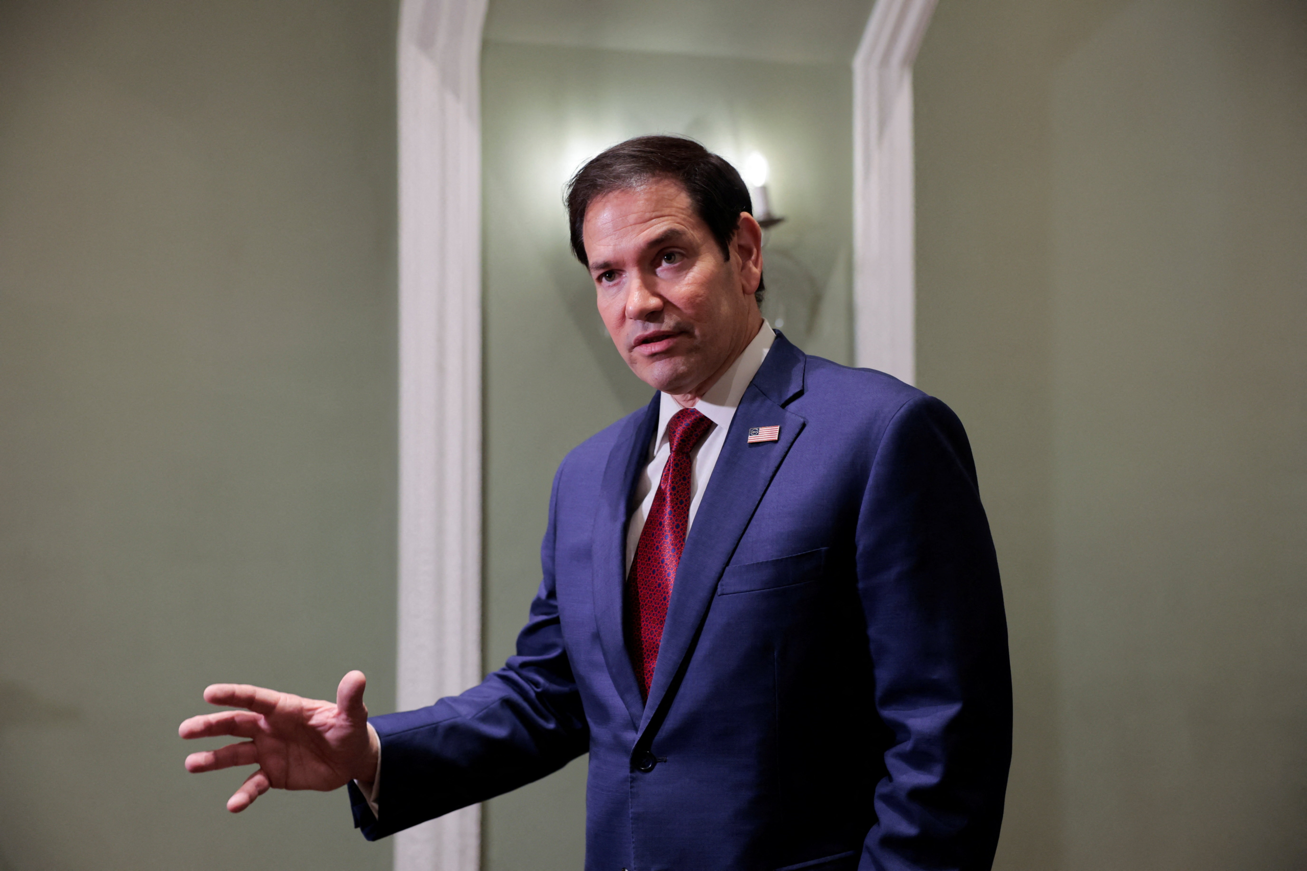 Governo Trump cancela vistos de 61 autoridades e ex-integrantes de governos da Bolívia e da Colômbia