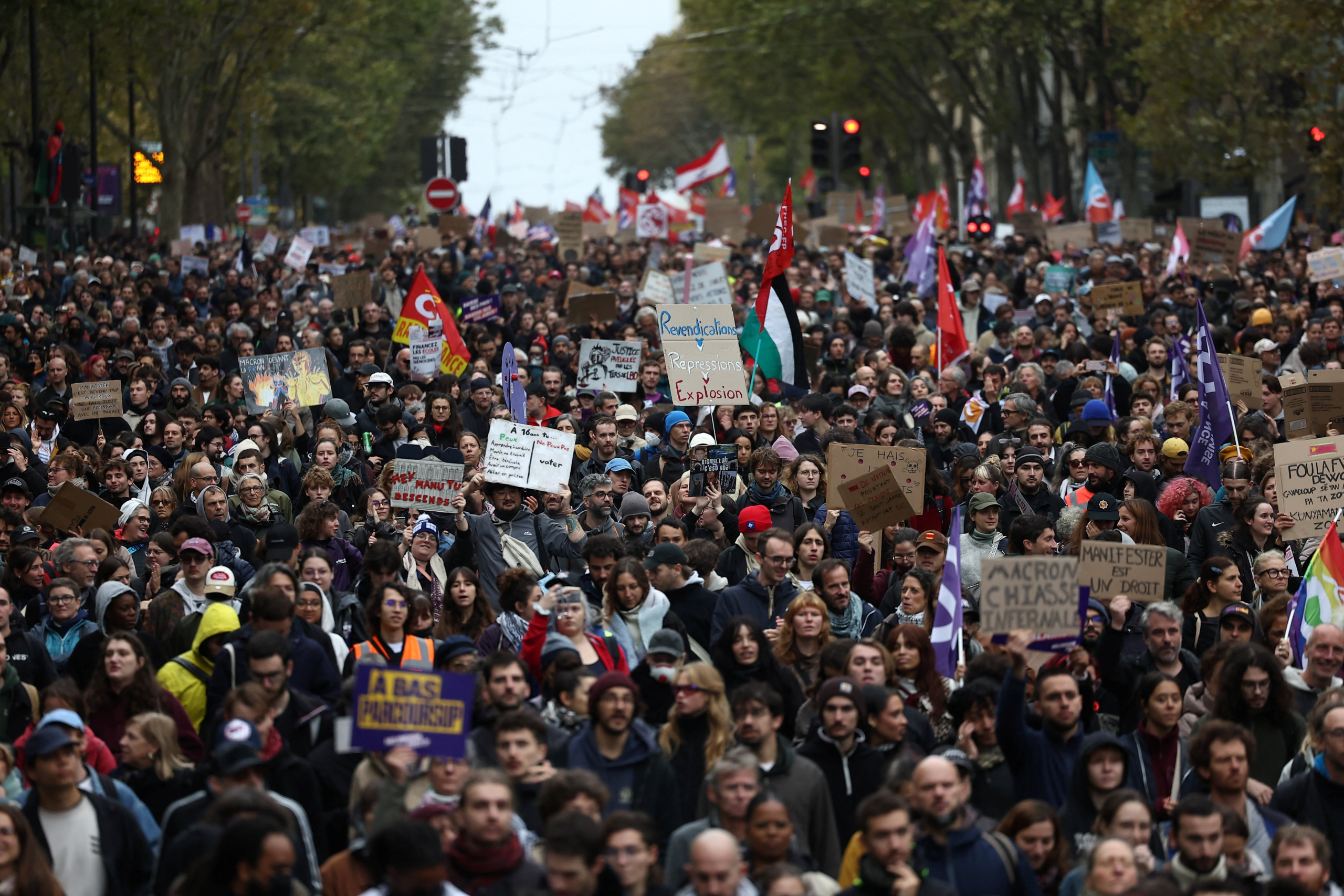 Multidões protestam na França, Espanha, Itália, Bélgica e Albânia; confrontos incluem bombas, pedras e prisões