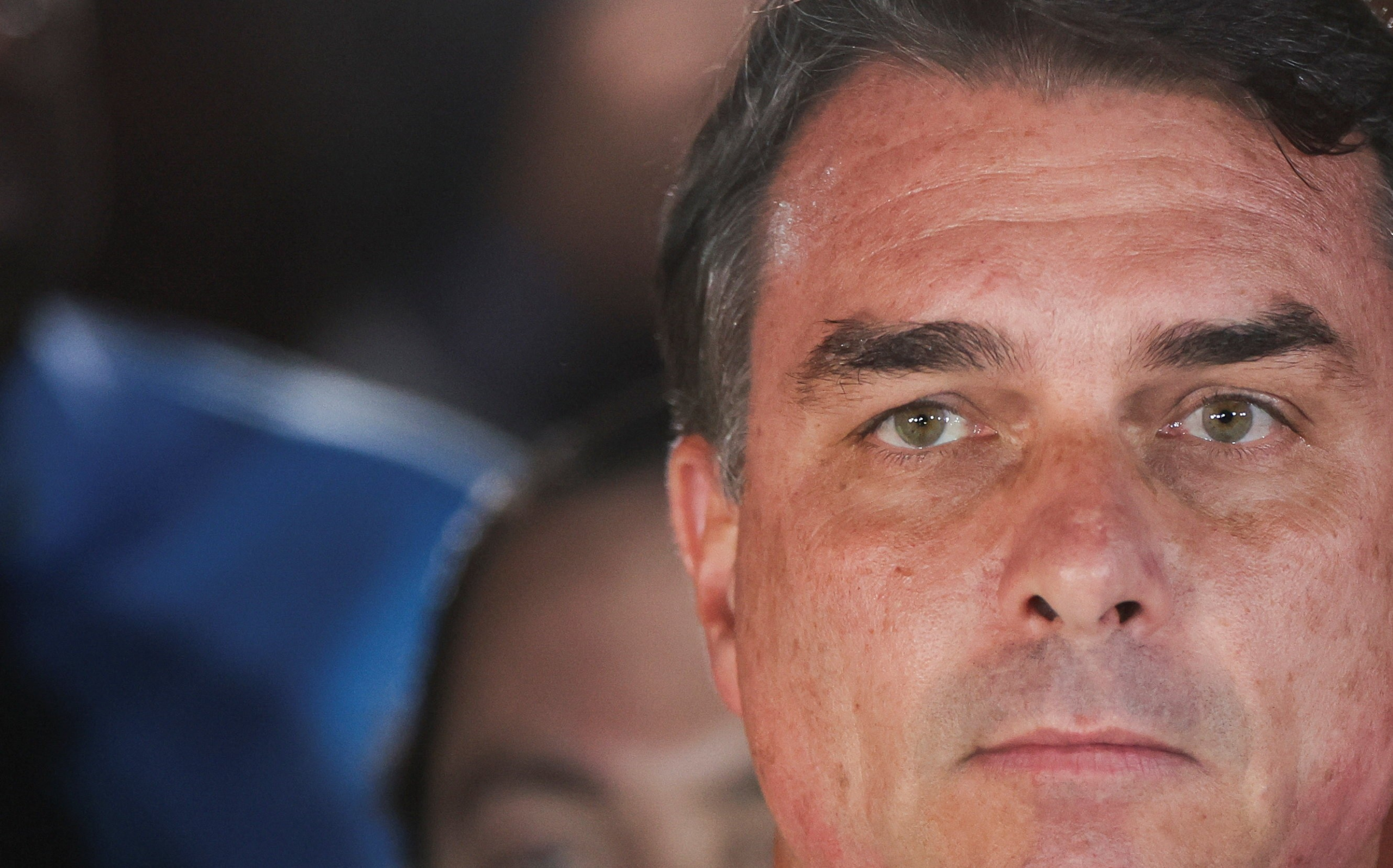 Governo dos EUA concederá vistos a Flávio Bolsonaro e sua família